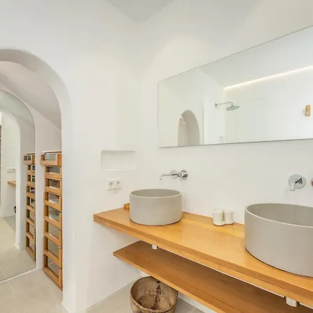 Parratx Villa *
